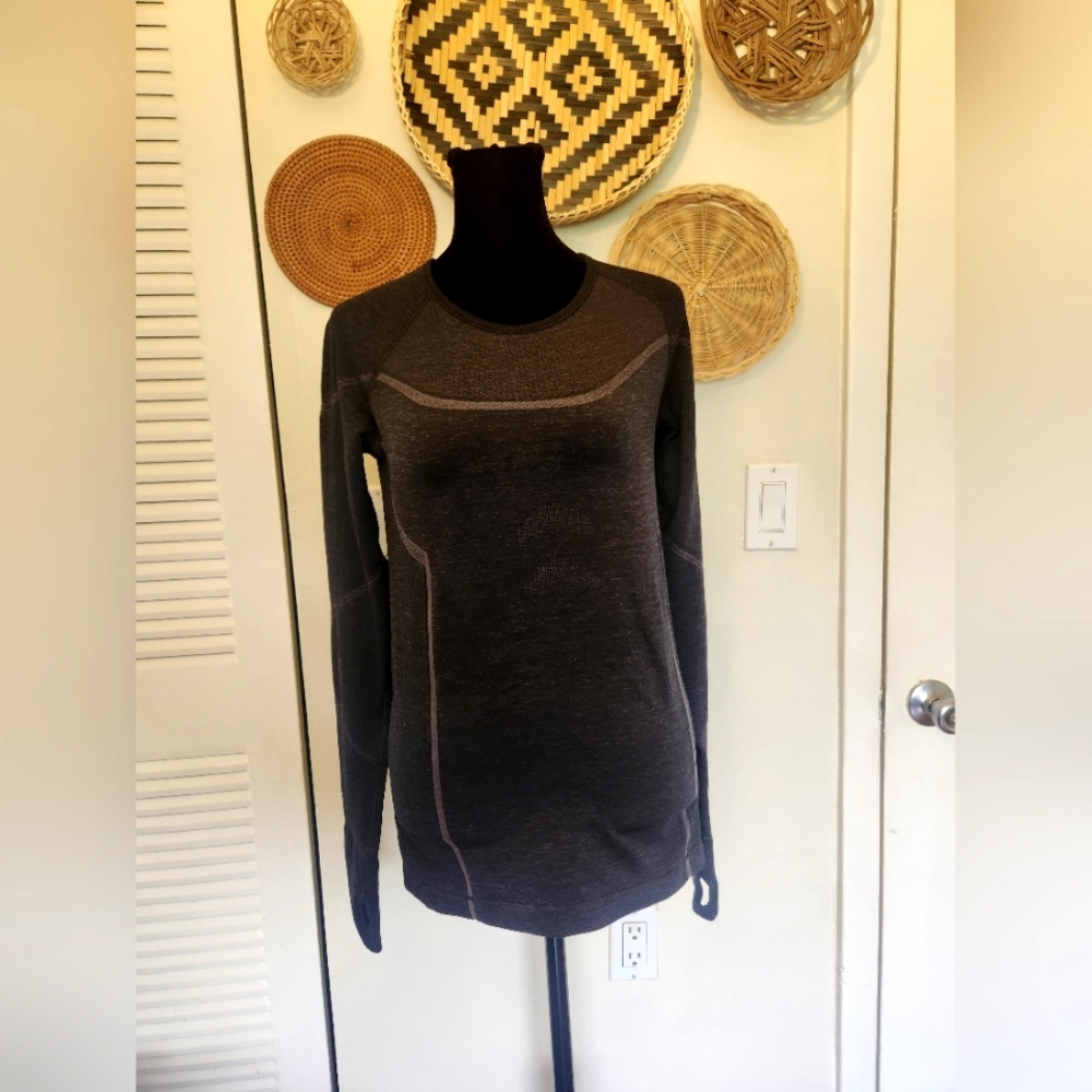 Athleta Dark Gray Long Sleeve Seam Detail Top - Picture 2 of 11